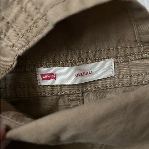 Levi's Classic Beige Short Toddler Overalls - Picture 3 of 5
